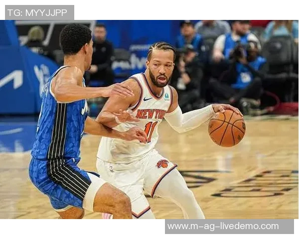 尼克斯与雄鹿的激烈对决揭示了NBA季后赛的悬念与精彩瞬间 尼克斯与雄鹿的激烈对决揭示了NBA季后赛的悬念与精彩瞬间